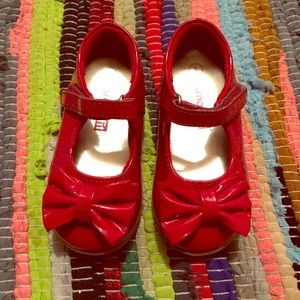 Toddler Size 5 SmartFit Red patten shoes.
